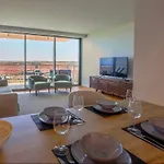 Life Happens Bayline Luxurious Oceanfront Apartamento